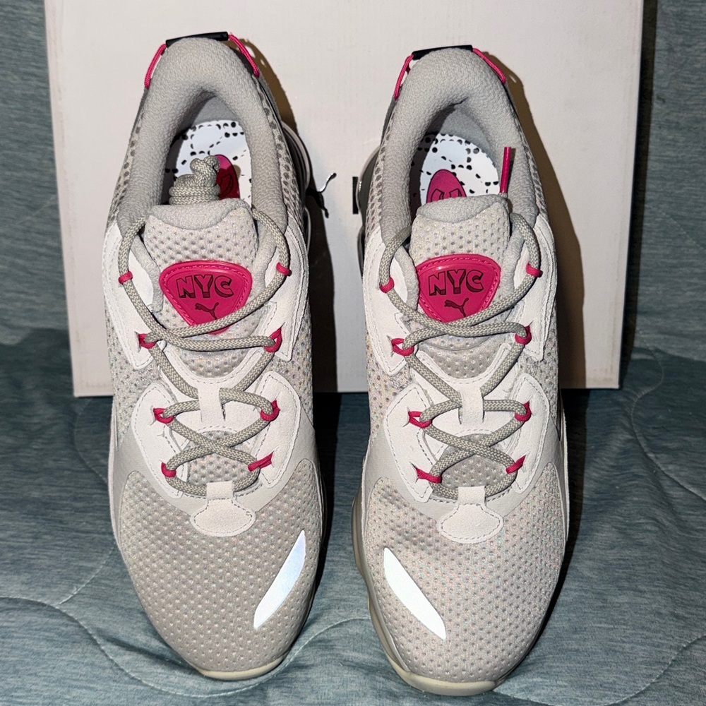 Puma X Flagship Cell Dome NYC Low Mens Shoes Gray Violet 374397-01
NEW Size 10.5